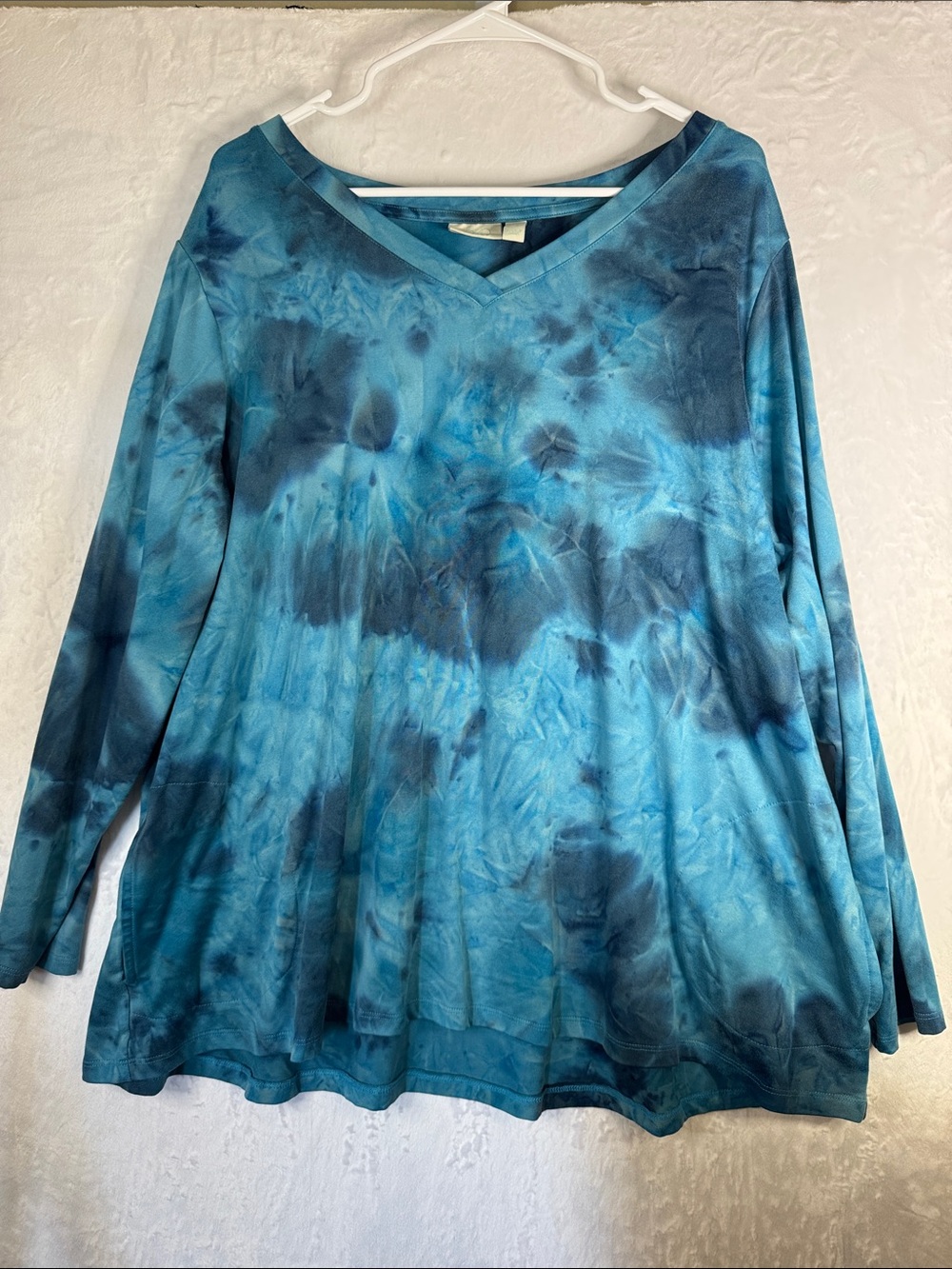 LOGO Lounge Teal Tie-Dye V-Neck Long Sleeve Top